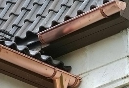 Установка сливов на крышу
